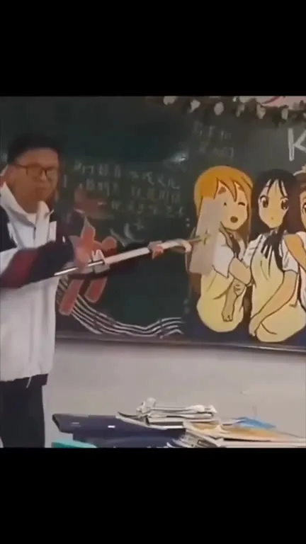 Учитель стирает K-ON