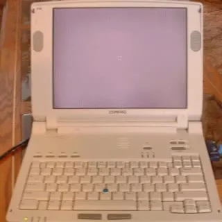 Retro Laptop Boots Through Linux and Yahoo