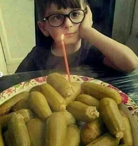 День рождения с солёными огурцами