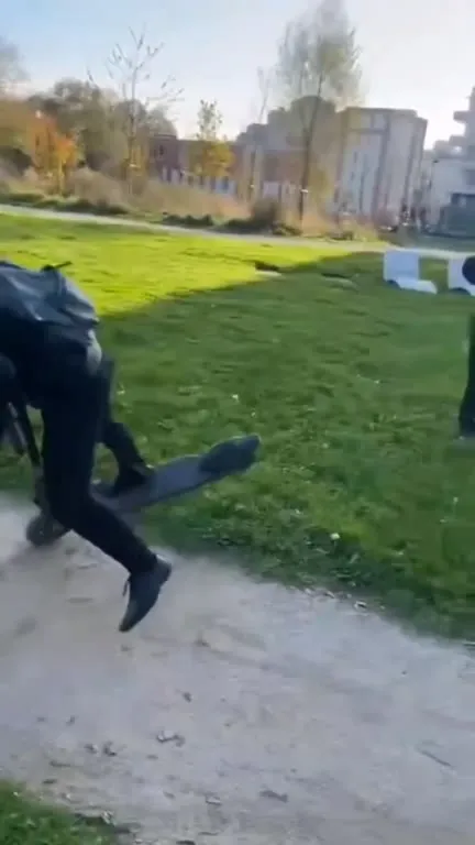 Неудачное падение на дорожке