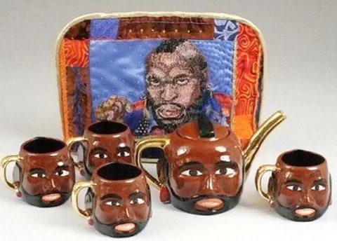 Кружки с одинаковыми лицами