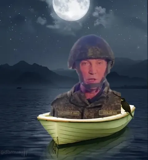 Путин в лодке под луной