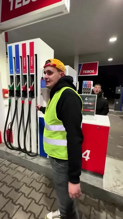 Смешной разговор на заправке