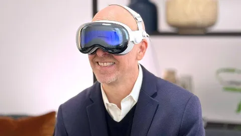 Счастливый владелец Apple Vision Pro
