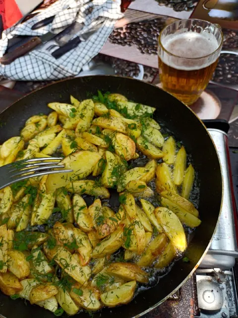 Жареная картошка с укропом