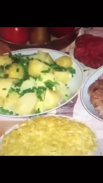 Праздничный стол и лапша дома