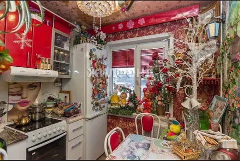Кухня максималистского дизайна