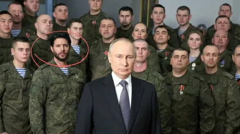 Путин среди солдат