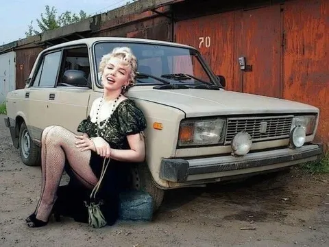 Мэрилин Монро у Жигулей