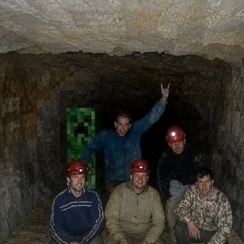 Крипер среди шахтёров