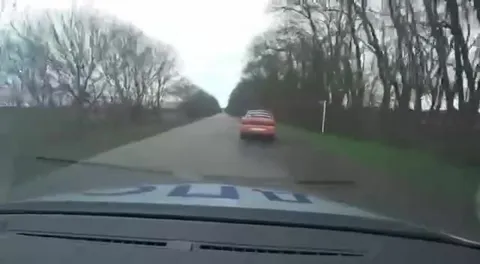Погоня по просёлочной дороге