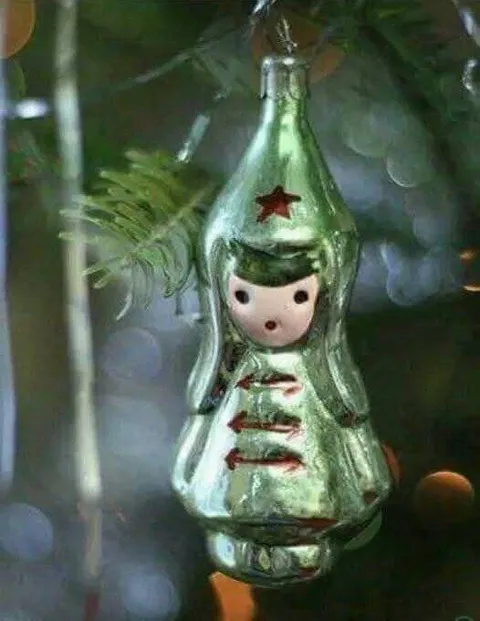 Ёлочная игрушка вместо листьев