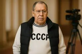Лавров в толстовке СССР