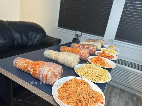 Макароны в огромных рулонах