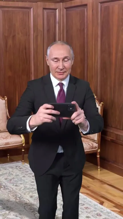 Путин показывает сердитого кота