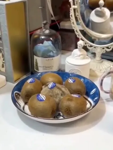 Хомяк среди киви