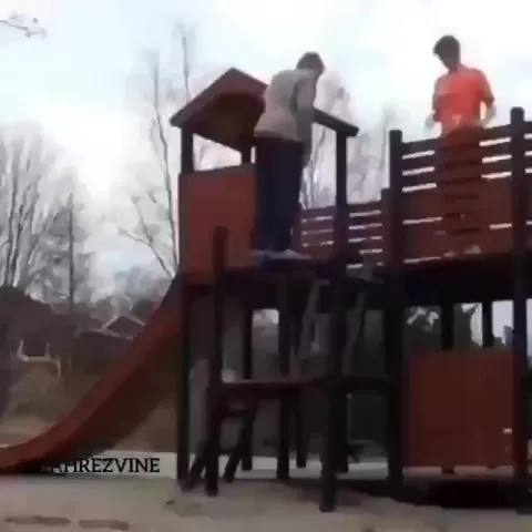 Выстрел и падение с горки