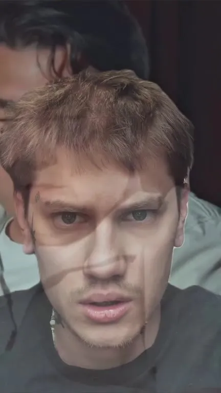 Пристальный взгляд под музыку