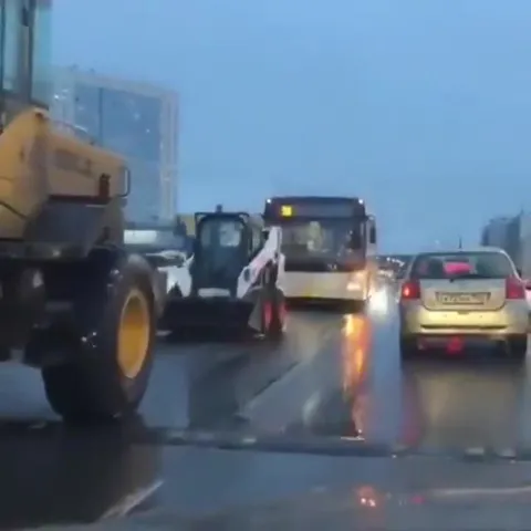 Погрузчик не сбивается с пути