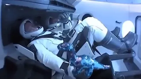 Инопланетянин в невесомости