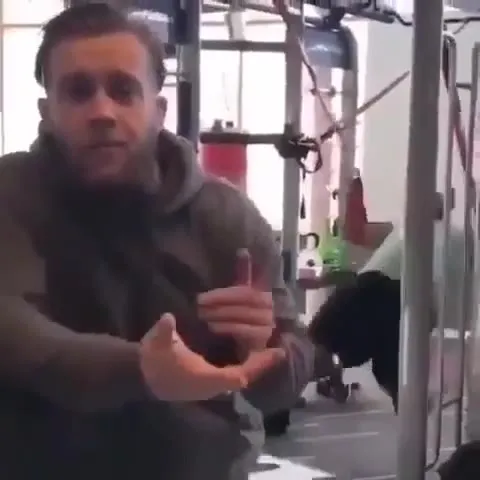 Тренер объясняет, пока всё рушится