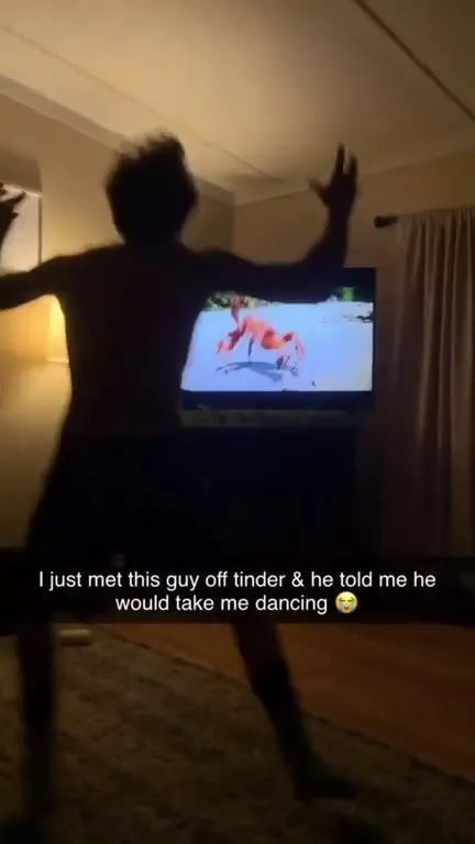 Tinder Date Crab Rave Dance