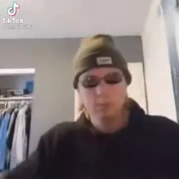 Драматичное пение в шкафу