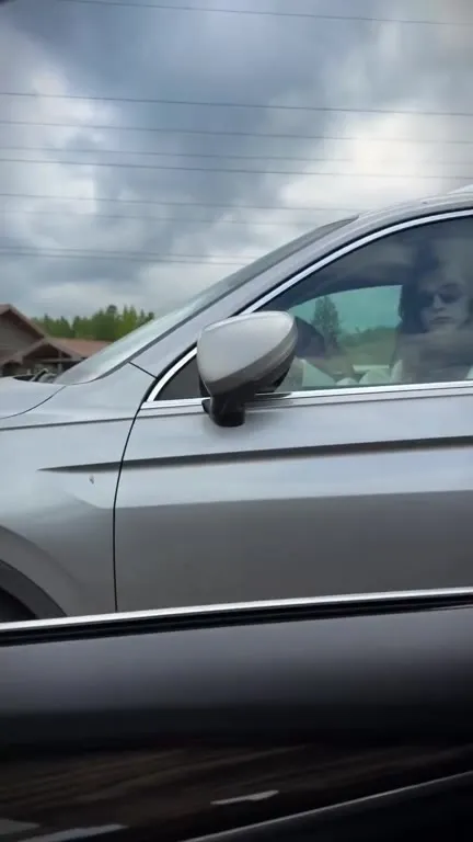 Купила права и не видит зеркала