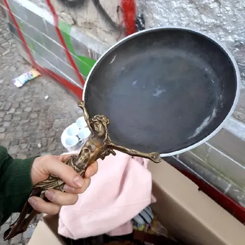 Сковорода с необычной ручкой