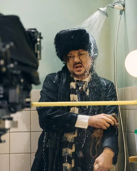 Мужчина под душем