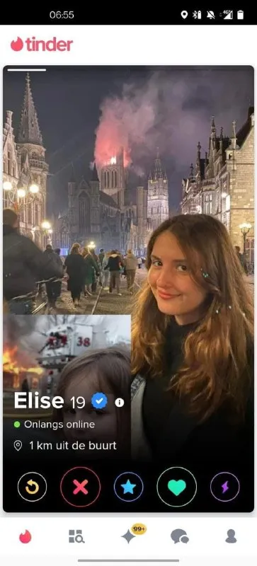 Elise is 19 en online