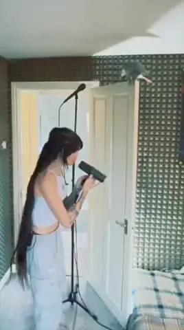 Parrot Nails the Rehearsed Performance