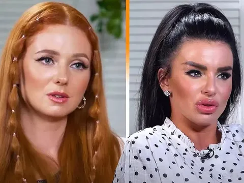 Две женщины с разными эмоциями