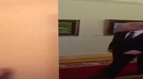 Путин идёт под Song for Denise