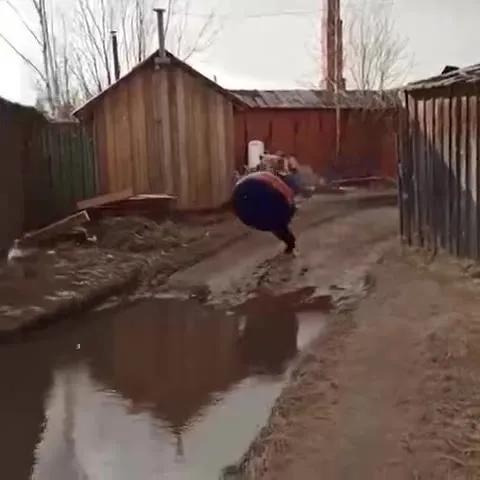 Падение в огромную лужу