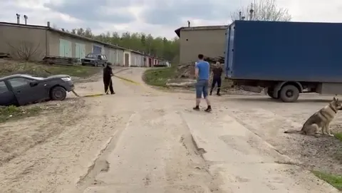 Машина провалилась в канаву