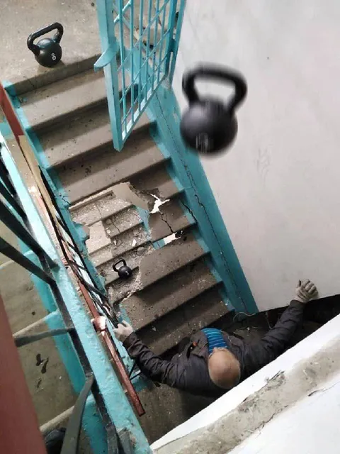 Древняя русская забава с гирями