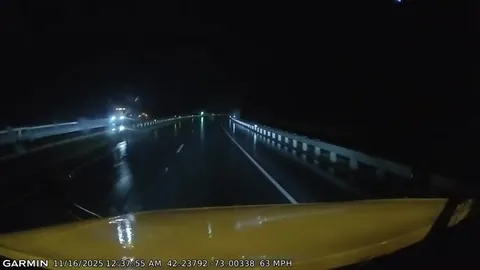 Ночная поездка под дождём