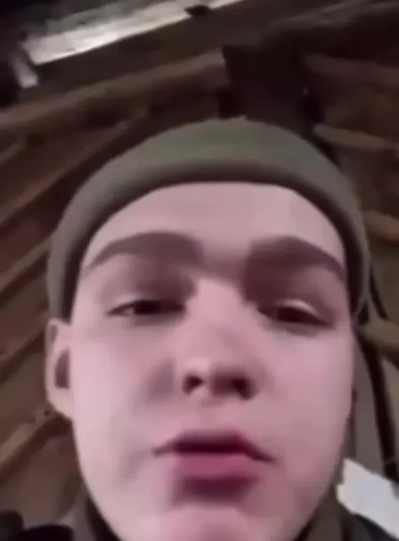 Парень записывает странное видео