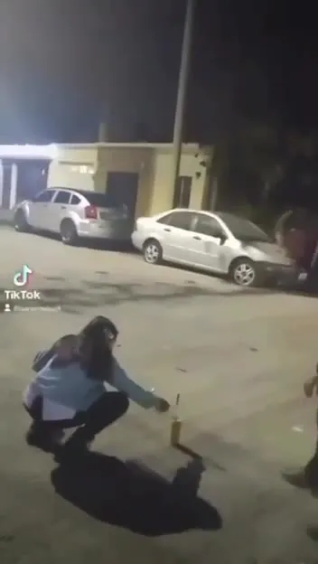 Juego pirotécnico y llega la policía