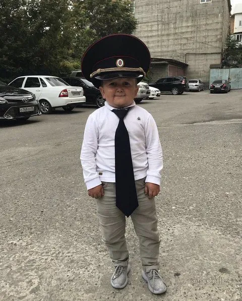 Маленький начальник на парковке