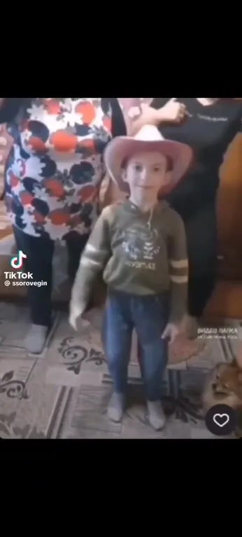 Маленький ковбой танцует