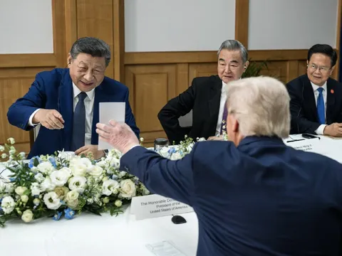 Xi Jinping Shows Trump Something