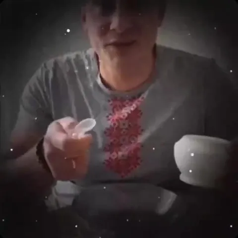 Драматичный перекус под музыку