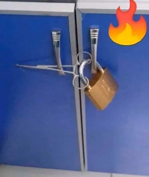 Невозможный замок на шкафчике
