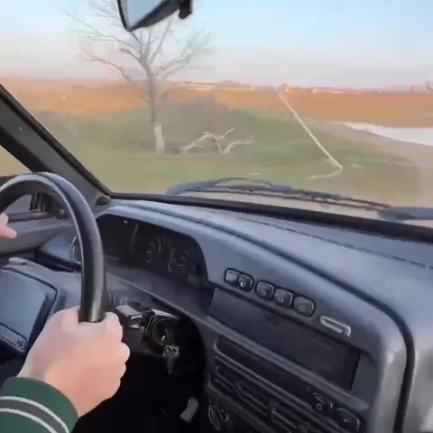 Машина уехала под воду