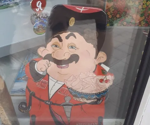 Казак с вишнёвыми варениками