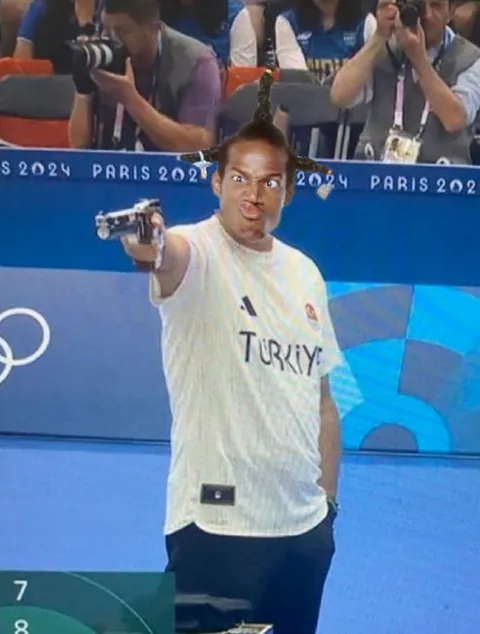 Yusuf Dikeç rahat atış yapıyor