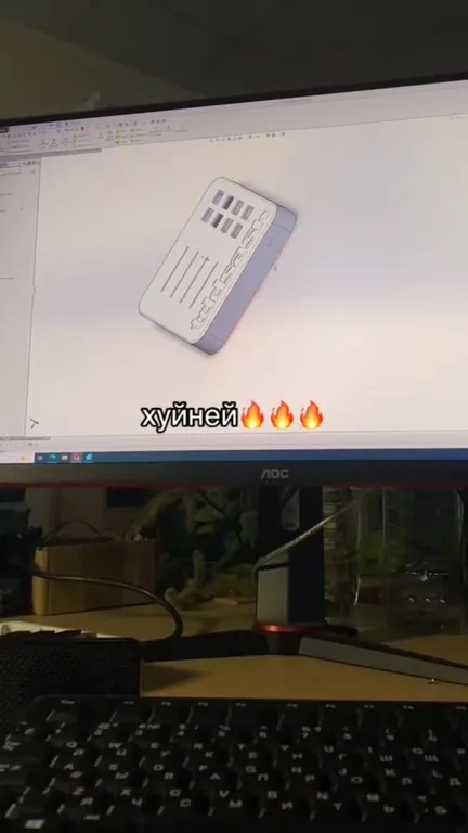 Няшка увлекается электроникой