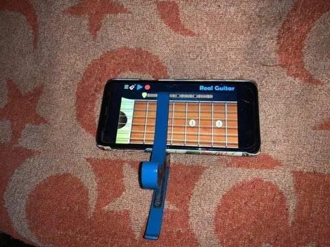 Real Guitar on a Phone
